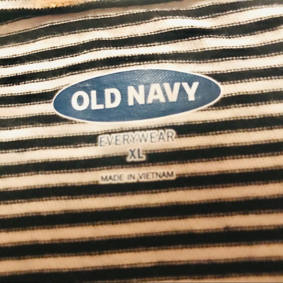 Old Navy Crew Neck T-Shirt Size XL - Picture 4 of 5